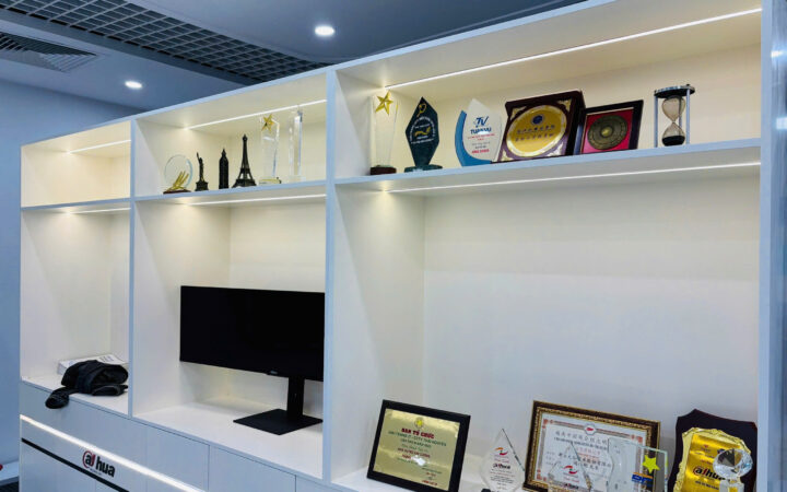 Lắp Đặt Đèn LED Tủ Trưng Bày