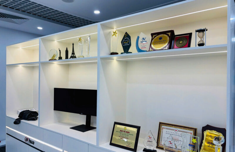 Lắp Đặt Đèn LED Tủ Trưng Bày