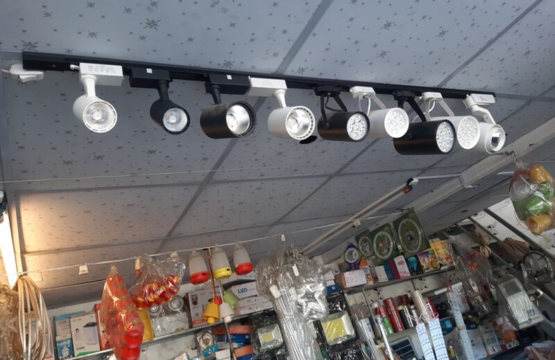 Thi công đèn rọi ray